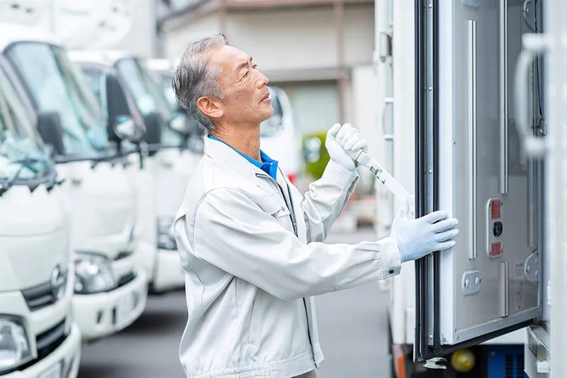 夜勤 コンビニルート配送 (2tトラックドライバー) 川口営業所